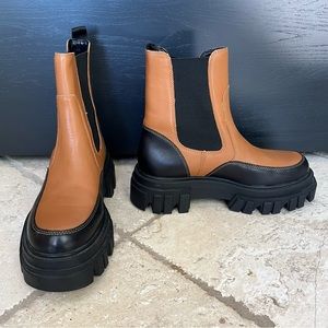Marc Fisher ‘Morgan’ Lug Sole Chelsea Boots